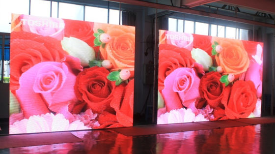 OEM Indoor Rental นำ Screen Hard Link Curved Video Wall หน้าต่าง 7 หน้าต่าง 10