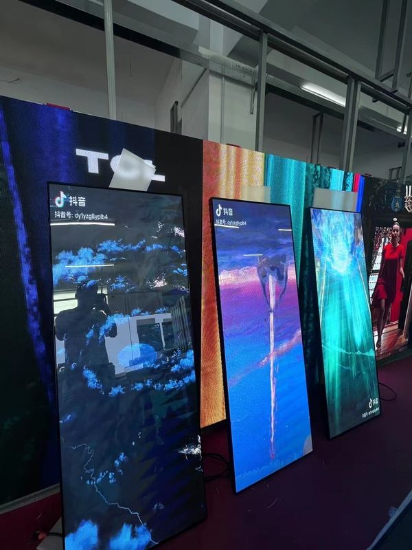 อลูมิเนียมเหล็กเหล็กเหล็ก สกรีนโปสเตอร์ LED 960*1920 สกรีน LED P2.5 ในบ้าน 3840hz IP56